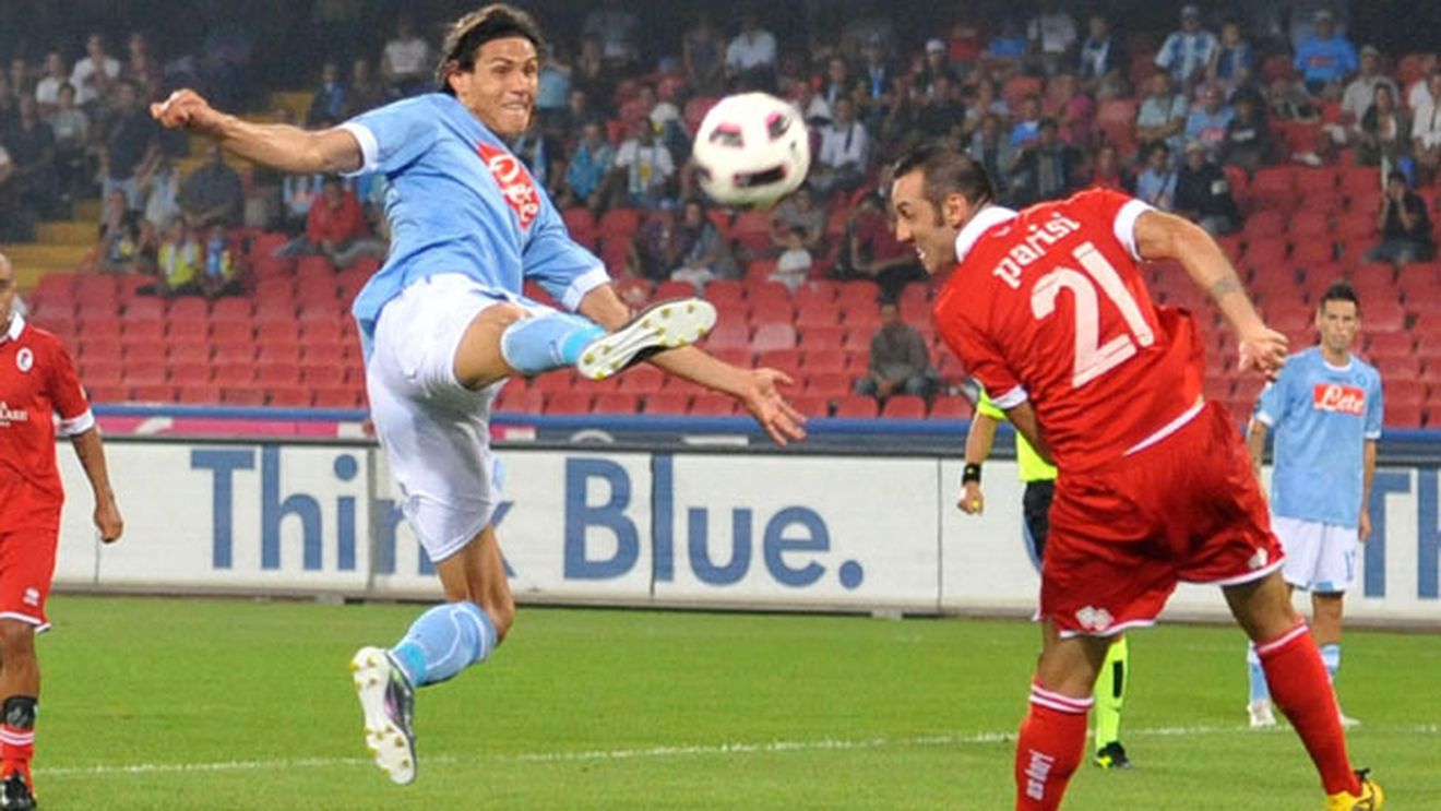 VIDEO** Napoli, doar egal acasă cu Bari! VEZI "bomba" lui Cavani