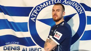 Oficial! Denis Alibec a plecat de la CFR Cluj! Unde va evolua, după ce nu a fost lăsat să joace lângă Budescu și Tamaș la Voluntari