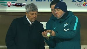 Mircea Lucescu a apelat la "proba video" chiar pe marginea terenului, în timpul meciului :). "Il Luce" a văzut pe telefonul mobil o fază controversată din derby-ul cu Spartak