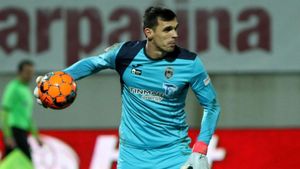 Primul transfer al verii la Universitatea Craiova! David Lazar a semnat un acord pe patru ani. Pigliacelli, aproape de a părăsi echipa din Bănie