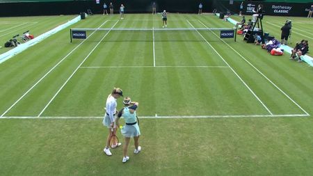 Simona Halep, învinsă dramatic în proba de dublu de la Birmingham. Câți bani a câștigat fostul lider mondial | VIDEO