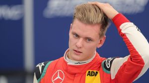 Mick Schumacher refuză să vorbească despre starea tatălui său: "E un subiect închis"