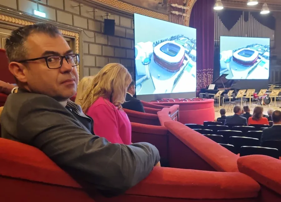 Adian Cefalan, directorul CNI si macheta arenei multifincționale DInamo, la aniversarea a 75 de ani de la inaugurarea clubului din Ștefan cel Mare