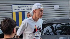 Tavi Popescu a atras toate privirile la meciul Petrolul - FCSB. Cum şi-a făcut apariția starul lui Gigi Becali