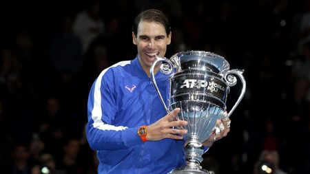 Seara lui Rafa! Nadal a primit trofeul pentru cel mai bun jucător de tenis al anului după un meci marcă înregistrată la Turneul Campionilor | VIDEO