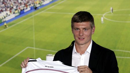 Toni Kroos, șase ani la Real Madrid. FOTO | Mijlocașul a fost prezentat OFICIAL pe Bernabeu. "Sunt omul potrivit pentru cucerirea trofeelor"