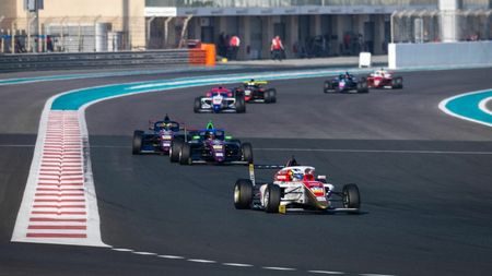 Start exploziv în Orient în cursele de Formula 4! Am avut un român printre concurenți: „Am simțit că pun cam multă presiune pe mine”. SPECIAL