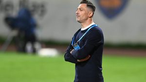 Cum este atmosfera în vestiarul Universității Craiova, după scandalul cu Mirel Rădoi: „Ce s-a întâmplat în ultima perioadă...". Ce absenţe au oltenii pentru jocul de la Mioveni