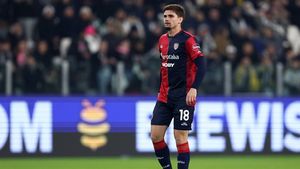 Răzvan Marin e gata de transferul în Bundesliga: a dat două pase de gol şi a fost omul meciului în Cagliari - Lecce