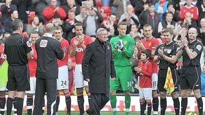 FOTO ISTORIC** A fost sărbătoare pe Old Trafford! Ferguson, un sfert de veac de când e la United! Arbitrii și adversarii n-au vrut să-i strice sărbătoarea :)