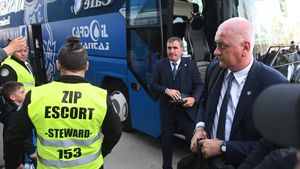 Gestul incredibil al lui Gică Hagi când portarul Aioani a driblat în fața porții ca Higuita pe vremuri! Ce membru al Generației de Aur a primit "potopul" reproșurilor "Regelui"