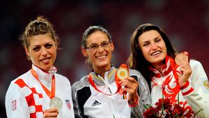 După ce a devenit mamă,** Tia Hellebaut revine în competiții!