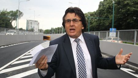 Primarul Timișoarei nu-l menajează pe Ionuț Popa: "Nu are de ce să se plângă! Au restanțe de numai două luni de zile." De la Drăgoi pot veni banii: "Încă n-am primit cei 200.000 de euro pentru Cupa Ligii!"