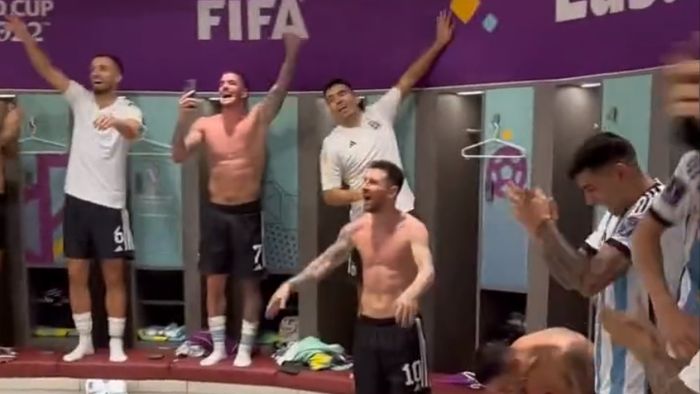 Imagini senzaționale! Leo Messi cântă, la bustul gol, în vestiar: „Vreau să fiu campion mondial!" | VIDEO