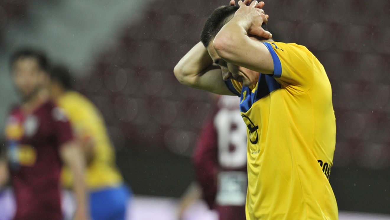 Studiu de caz | Ce se întâmplă cu jucătorii din Liga 1 când intră în ultimul an de contract. "Dacă refuzi ce-ți propune clubul ești trimis în parc, nu ai nici apă să bei"