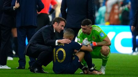 Mesajul pe care Emmanuel Macron, preşedintele Franței, i l-a transmis lui Kylian Mbappe, între 4 ochi, după ce a pierdut finala cu Argentina: "Asta i-am zis!"