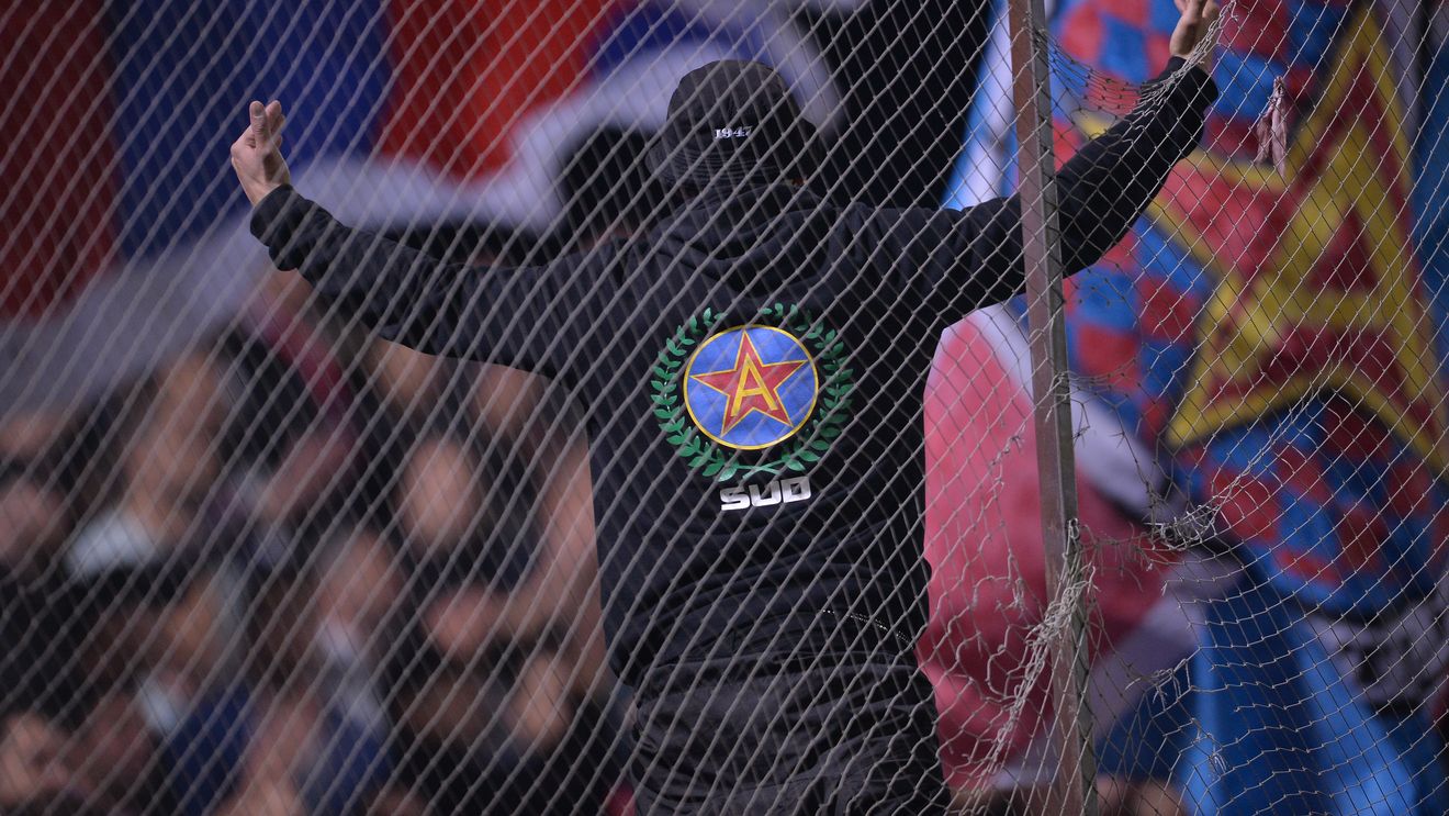 FOTO | Mesajele ultrașilor Stelei din derby-ul cu Rapid: "Pancule, sigur ai luat tricoul bun?", "Galeria lu' Rapid, cea mai membră de partid!" și "Academia de Ursărie"

