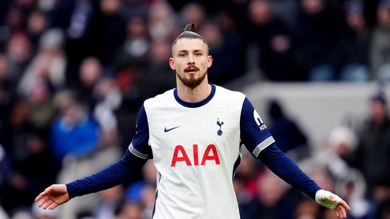 Radu Drăgușin, trădat de italianul care l-a adus la Tottenham! Directorul sportiv transferă un înlocuitor pentru român de la FC Barcelona
