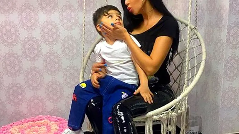 Fiul Andreei Podărescu a fost diagnosticat cu leucemie. Micuțul este internat la ATI: 'Durerea pe care o simt este de nedescris'