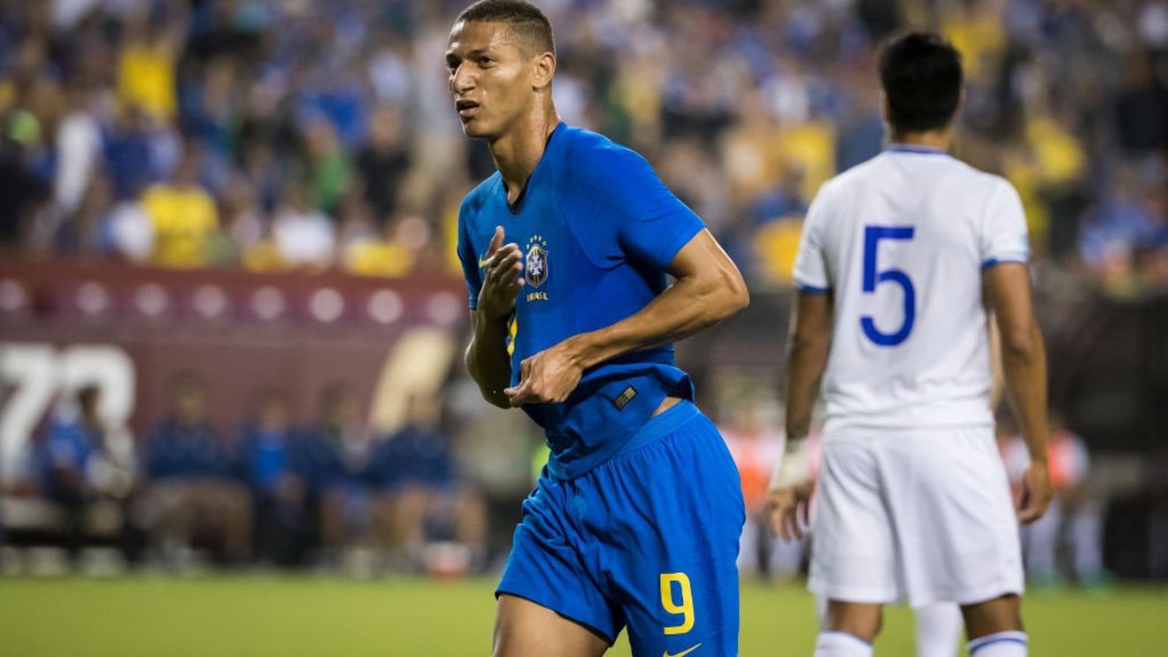 Povestea impresionantă a lui Richarlison, tânărul debutant din naționala Braziliei. Vindea înghețată pentru a-și ajuta părinții și a cheltuit ultimii bani pentru a participa la un trial: "Dacă nu reușeam, nu mai aveam bani de întoarcere. Erau 600 de kilometri până acasă"