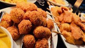 Milionarul flămând a lovit din nou. A mâncat două platouri cu chiftele într-un restaurant și i-a lăsat cu gura căscată pe cei din jur