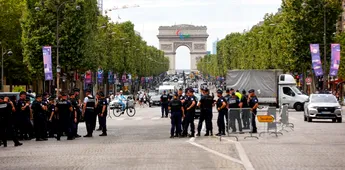 Haos, aglomerație și trafic infernal înaintea deschiderii oficiale a Jocurilor Olimpice de la Paris! Sirenele se aud la tot pasul, poliția parcă e pe urmele tuturor, oamenii au fugit din oraș. Cum se pregătește Franța de cel mai mare eveniment sportiv al anului. EXCLUSIV