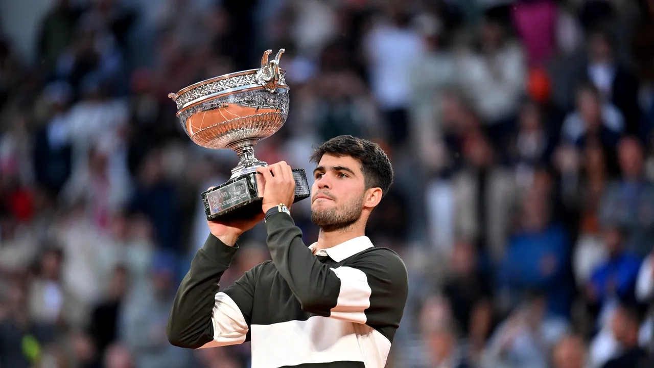 🚨 Carlos Alcaraz a câștigat Roland Garros 2025! L-a învins pe Jannik Sinner la capătul unei finale istorice, care a durat 5 ore și 29 de minute