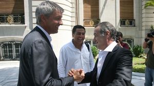 Becali îi răspunde lui Bergodi: "Să știe și el că eu am inventat teorema lui Pitagora!:) Să spună ce tâmpenii vrea, cine îl crede?"