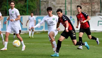 Unirea Alba Iulia – Sănătatea Cluj, finală pentru un loc în barajul de promovare în Liga 2. Dragoș Militaru spune că echipa sa nu va juca la egal, Vasile Miriuță e de părere că toată presiunea e pe adversar. Patronul clujenilor a avut un discurs moale în fața jucătorilor