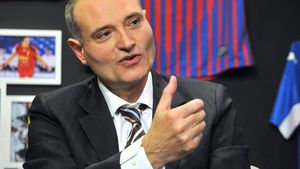 Moment genial cu Robert Licu și regretatul Ghiță Licu. Show cu Staffan Olsson la 7 m, dar cum arunca fostul mare inter stânga român. "Chiar tu...!" VIDEO 