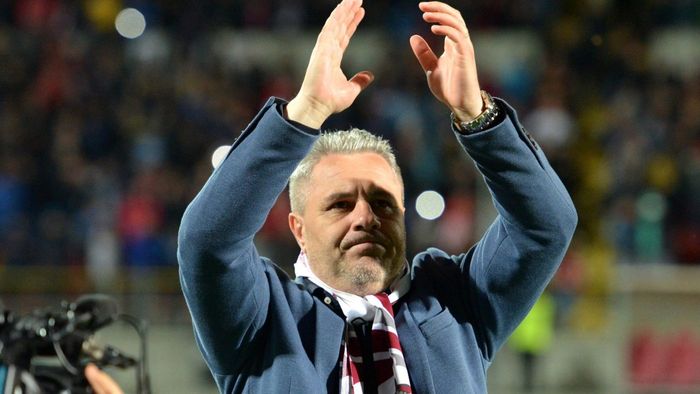 Momentul de maximă iubire pentru Rapid! Marius Șumudică și-a amintit când s-a pus în genunchi și a sărutat gazonul: „Nu mă interesa să câștig 2.000 de fani, am făcut ce am simțit | VIDEO EXCLUSIV ProSport Live