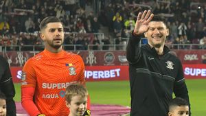 Cristi Săpunaru, idol printre colegii de la Rapid: „Este ceva fenomenal!” | VIDEO EXCLUSIV RAPID