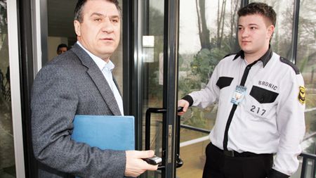 "Florescu a făcut târg cu Spitalul de nebuni!"