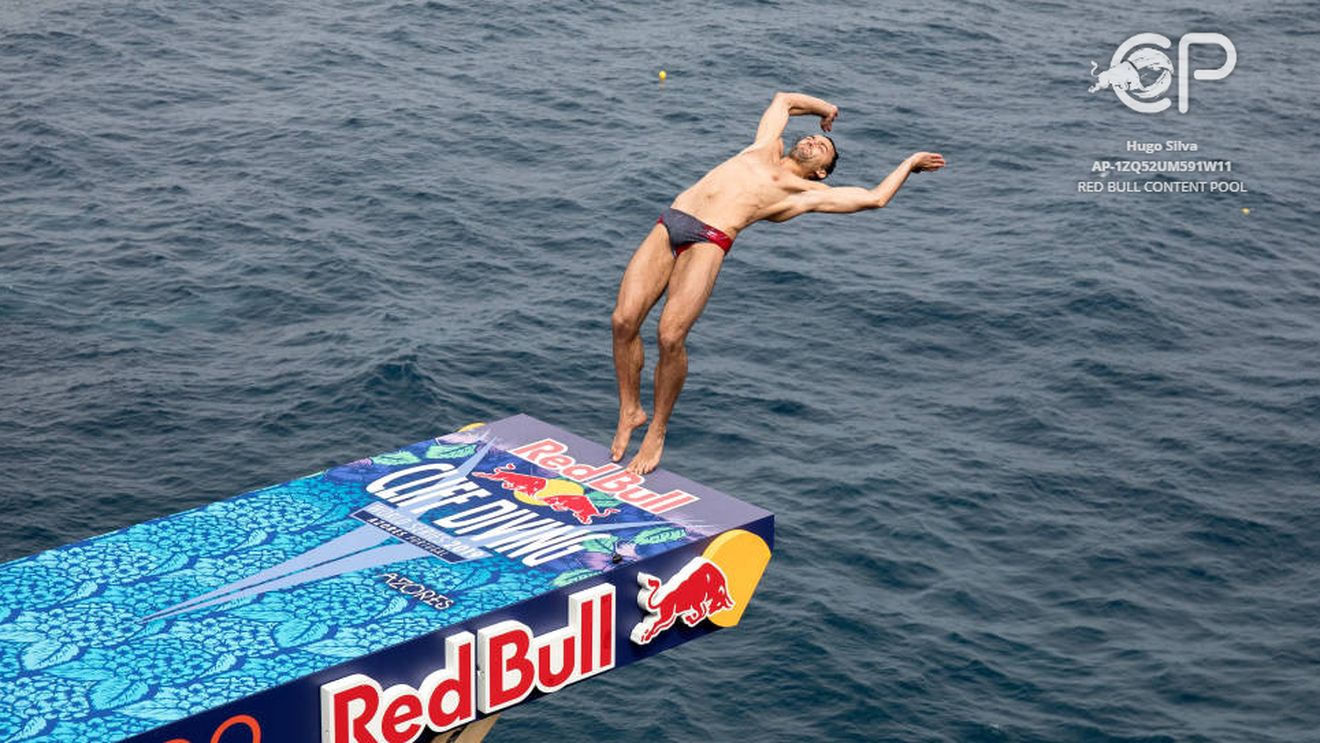 Cătălin Preda participă la etapa din Insulele Azore în Seria Mondială Red Bull Cliff Diving