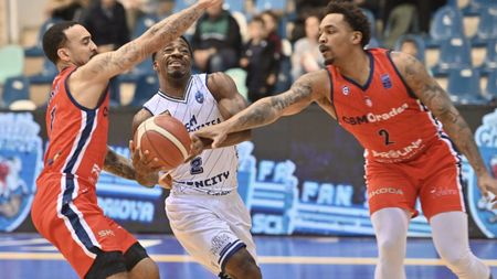 Scandal pe motiv de arbitraj în Bănie, la meciul de baschet SCMU Craiova – CSM Oradea, decis de un coş pe sirenă: "Arbitrii au grijă să câştige cine trebuie"