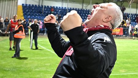 Chinezii au bătut palma cu Șumudică, arabii vor să-l îmbrace în aur, cu salariu de peste 2 milioane de euro pe an! Acum, au venit și turcii: „Trebuie să decid”