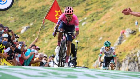 Daniel Martinez a câștigat o etapă explozivă în Turul Franței. Primul indiciu clar în privița celor mai puternici oameni din competiție