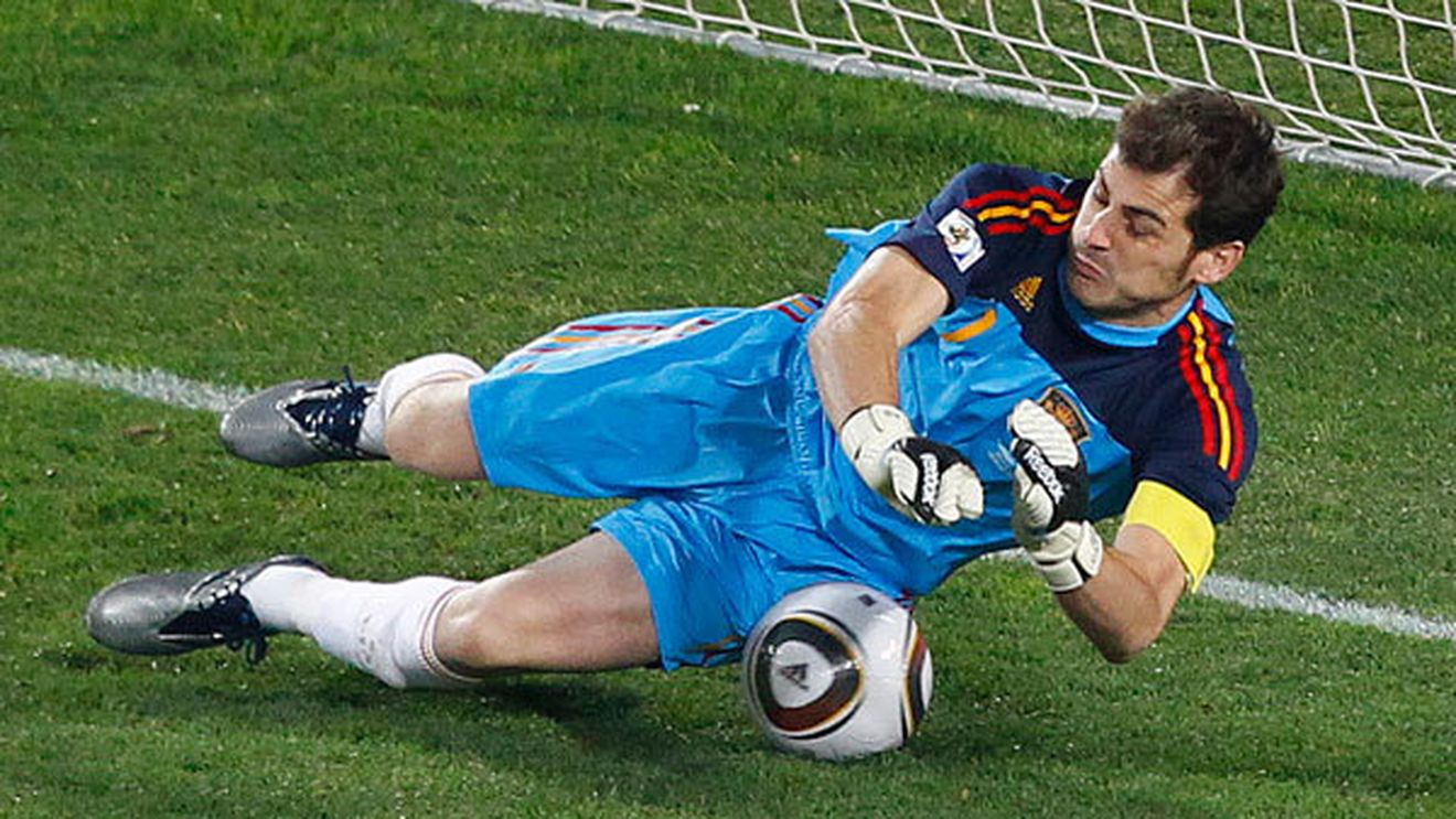 VIDEO** Penalty-ul apărat lui Cardozo nu-i o întâmplare! Julio Cesar sau Casillas?