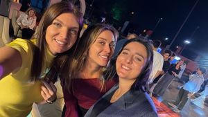 Simona Halep, în centrul atenției la Dubai după ce a fost invitată la un eveniment exclusivist! Apariție de senzație într-o rochie galbenă, alături de Paula Badosa și Ons Jabeur. FOTO