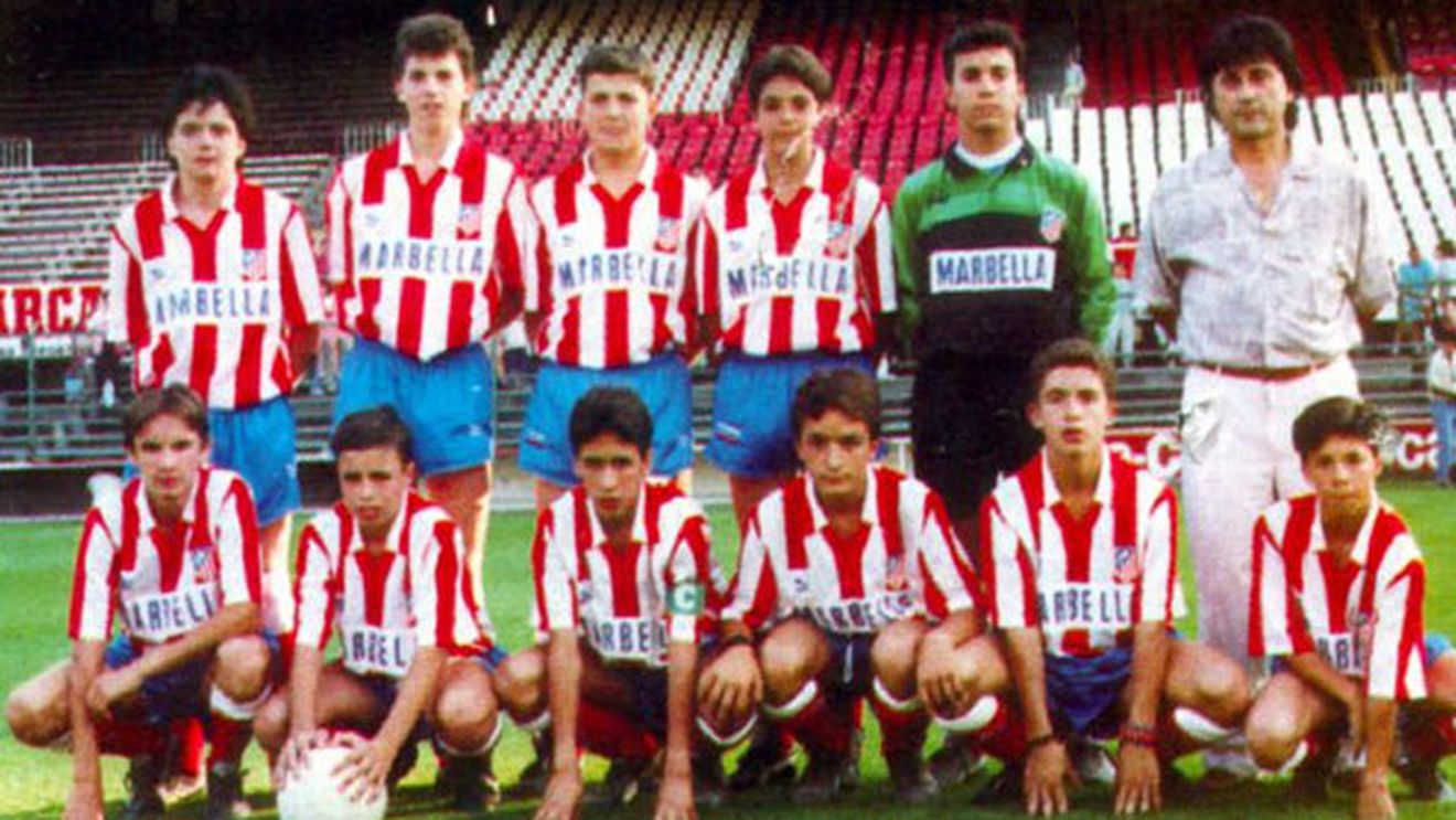 Provocare!** În imagine se află unul dintre ce mai mari jucători din istoria fotbalului!** Cine e? :)