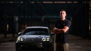 CTP, pus la zid pentru că a atacat decizia lui David Popovici de a-și cumpăra un Porsche: „Să ne explice cum a murit Dumitru Tinu, dacă se pricepe la mașini”