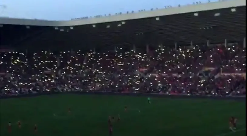 Faza zilei în Premier League! Culmea: Stadium of Light a rămas în beznă. VIDEO Atmosfera făcută de fani cu telefoanele mobile