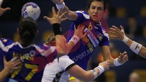 COMPARAȚIE! Îi batem cu fetele la handbal și îi scufundăm la polo! În rest, polonezii ne dau clasă și idei în economie