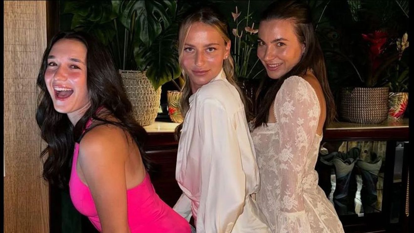 Două jucătoare mediocre din WTA s-au apropiat extrem de mult și au devenit virale cu aceste imagini