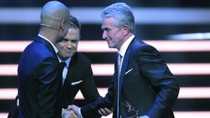 Moment excepțional între Pep și Jupp! Guardiola i-a tăiat respirația lui Heynckes cu un discurs care a ridicat sala în picioare