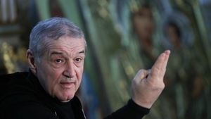 Gigi Becali, reacție fabuloasă după ce l-a lăsat pe Răzvan Burleanu cu ochii în soare: "Am fost obosit! Mâine nici nu e aglomerație" | EXCLUSIV