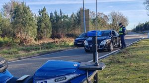 Polițiștii de la rutieră au rămas mască atunci când au văzut cum o Tesla le-a dat radarul peste cap cu 208 km/h. Ce au făcut pe loc