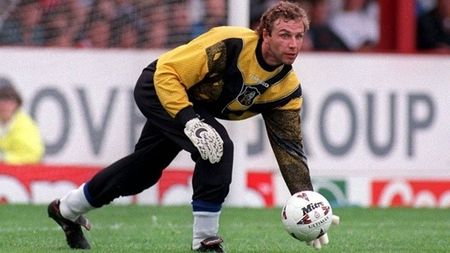 "Kelong Kings: Mărturiile celui mai prolific aranjor de meciuri". Primii pași în Europa: "Am plecat din Singapore să aranjăm meciuri din Anglia". Episodul II