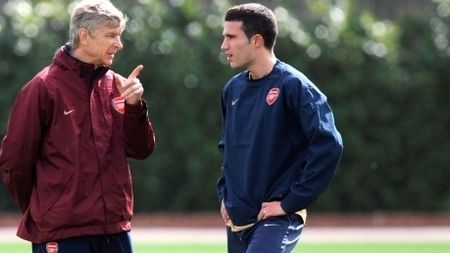 Wenger e disperat: nu mai suportă să își piardă vedetele!** FABULOS Oferta care va face din Van Persie cel mai bine plătit jucător din istoria lui Arsenal: adio Real!