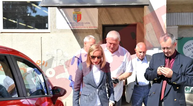 FOTO | Ministrul Tineretului și Sportului, ținut la ușă. Gabriela Szabo nu a fost lăsată să intre în Sala Polivalentă din Cluj